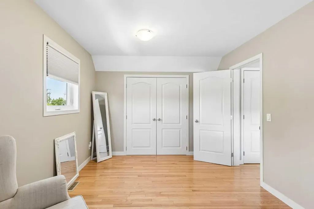 4936 Worcester Drive SW Calgary AB T3C3L6