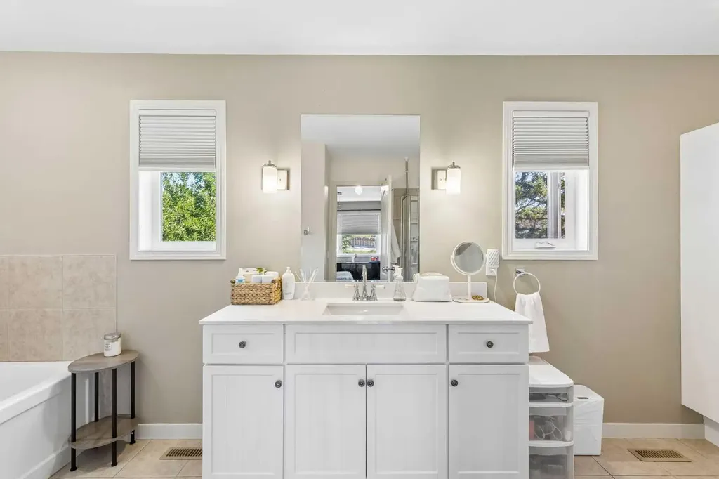 4936 Worcester Drive SW Calgary AB T3C3L6