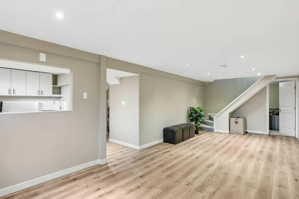 4936 Worcester Drive SW Calgary AB T3C3L6