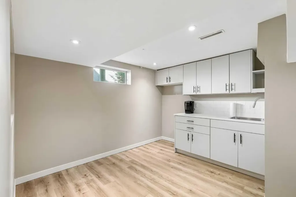 4936 Worcester Drive SW Calgary AB T3C3L6