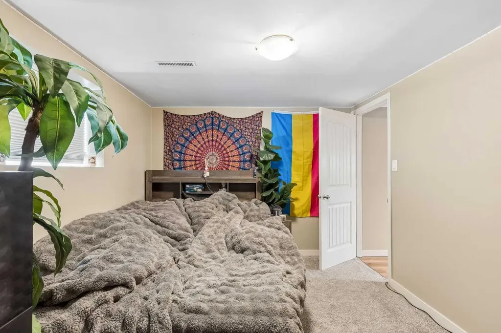 4936 Worcester Drive SW Calgary AB T3C3L6