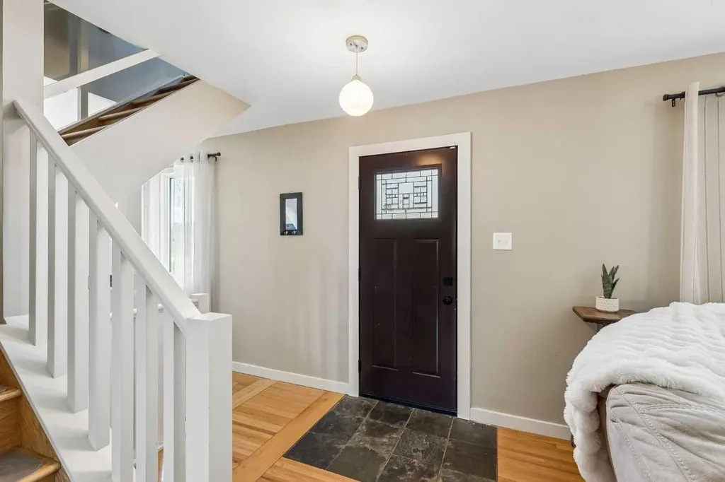 4936 Worcester Drive SW Calgary AB T3C3L6