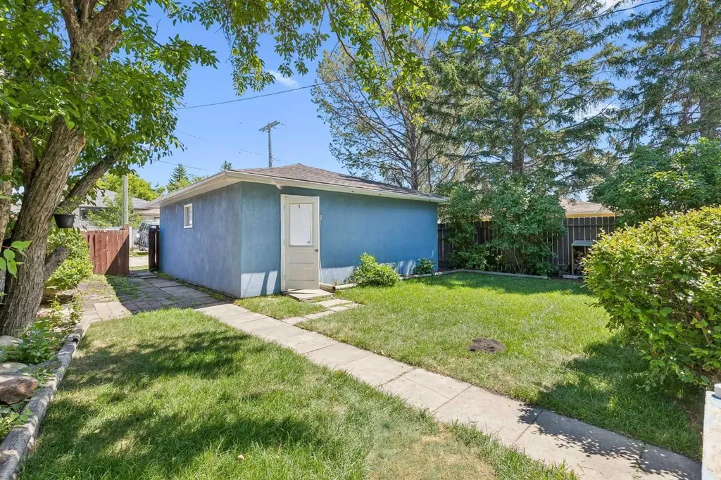 4936 Worcester Drive SW Calgary AB T3C3L6