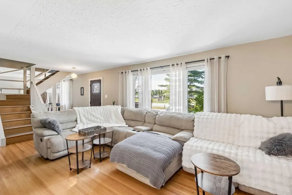 4936 Worcester Drive SW Calgary AB T3C3L6