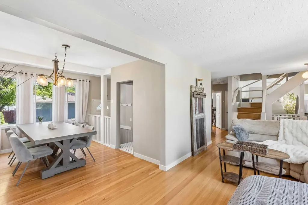 4936 Worcester Drive SW Calgary AB T3C3L6
