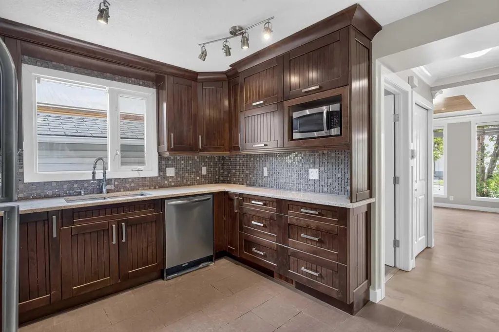 2515 62 Street NE Calgary AB T1Y 2M1