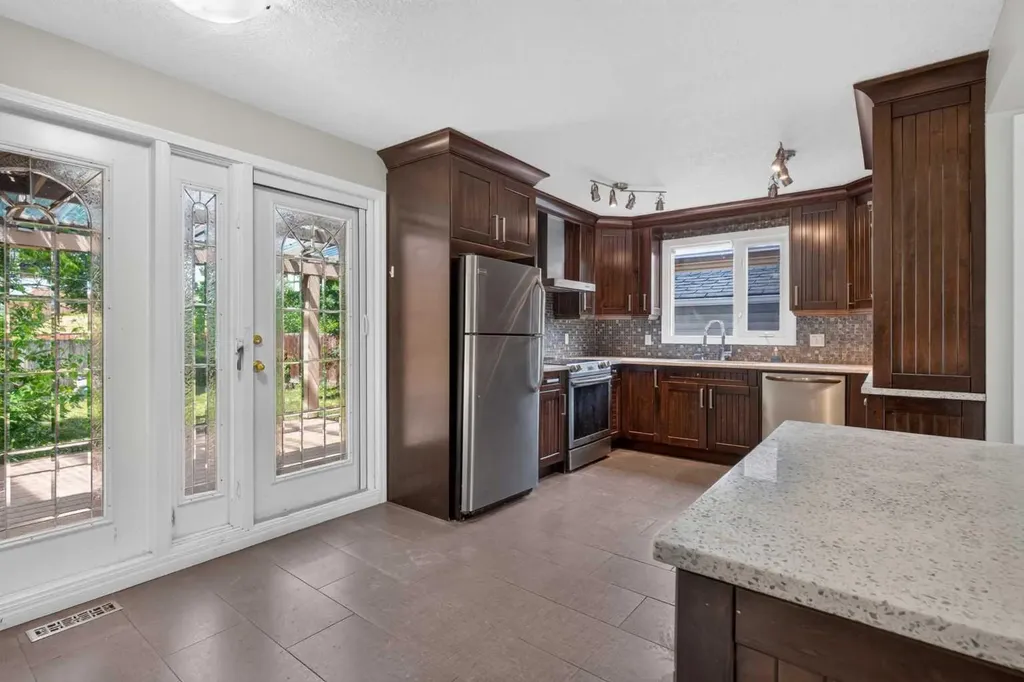 2515 62 Street NE Calgary AB T1Y 2M1