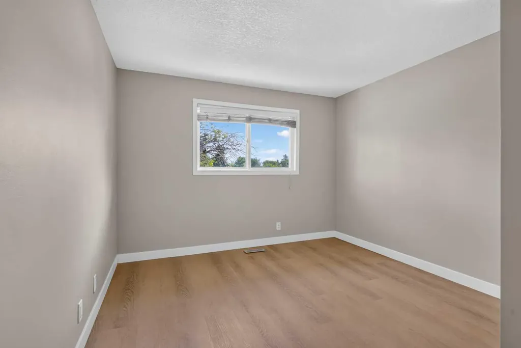2515 62 Street NE Calgary AB T1Y 2M1
