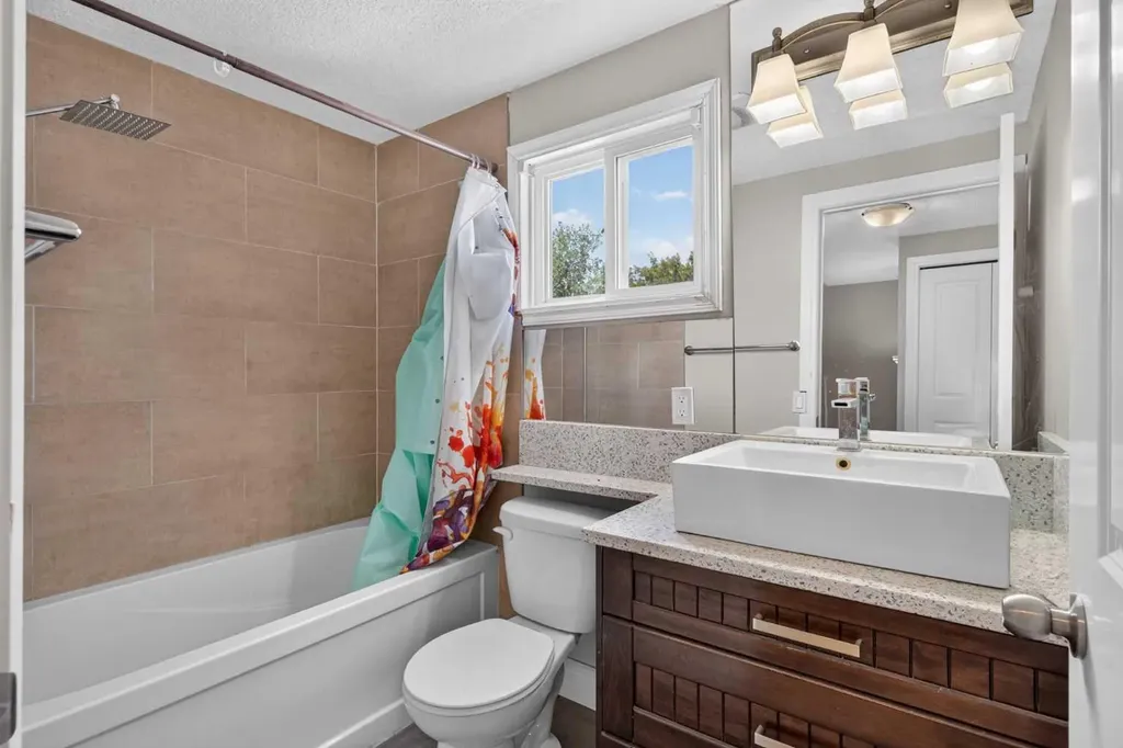 2515 62 Street NE Calgary AB T1Y 2M1