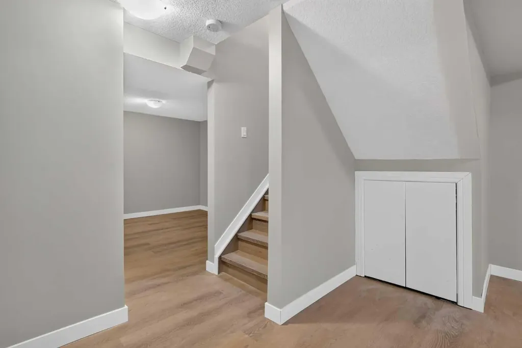 2515 62 Street NE Calgary AB T1Y 2M1