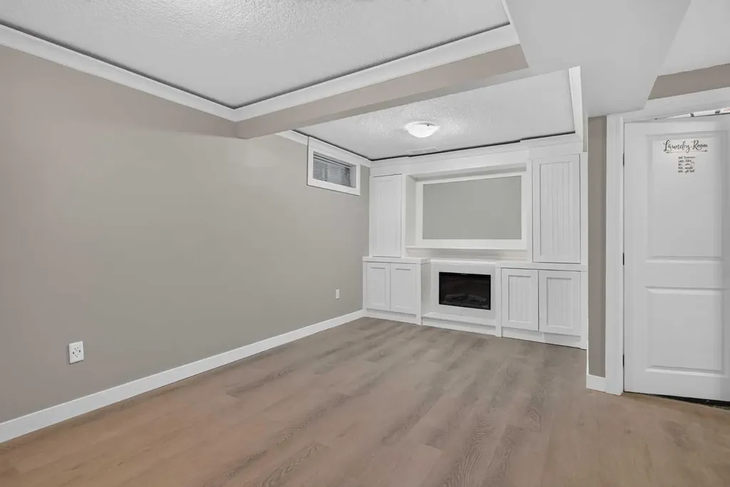 2515 62 Street NE Calgary AB T1Y 2M1