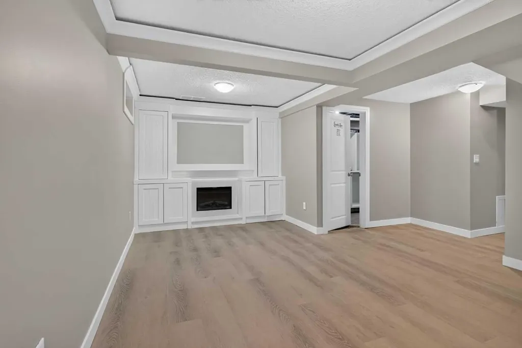 2515 62 Street NE Calgary AB T1Y 2M1