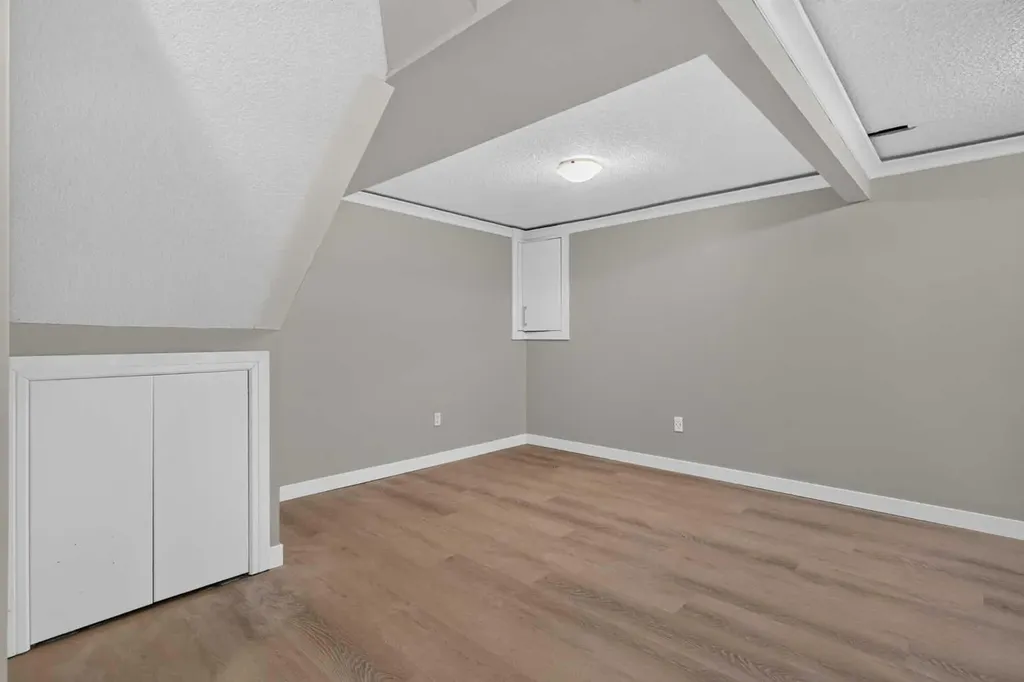 2515 62 Street NE Calgary AB T1Y 2M1