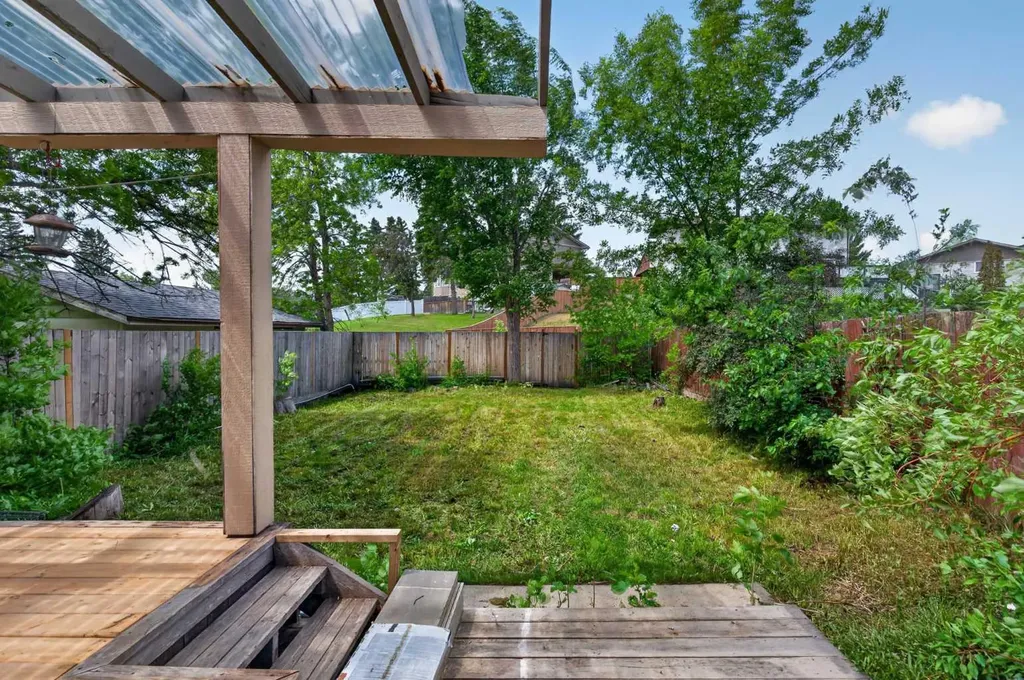 2515 62 Street NE Calgary AB T1Y 2M1