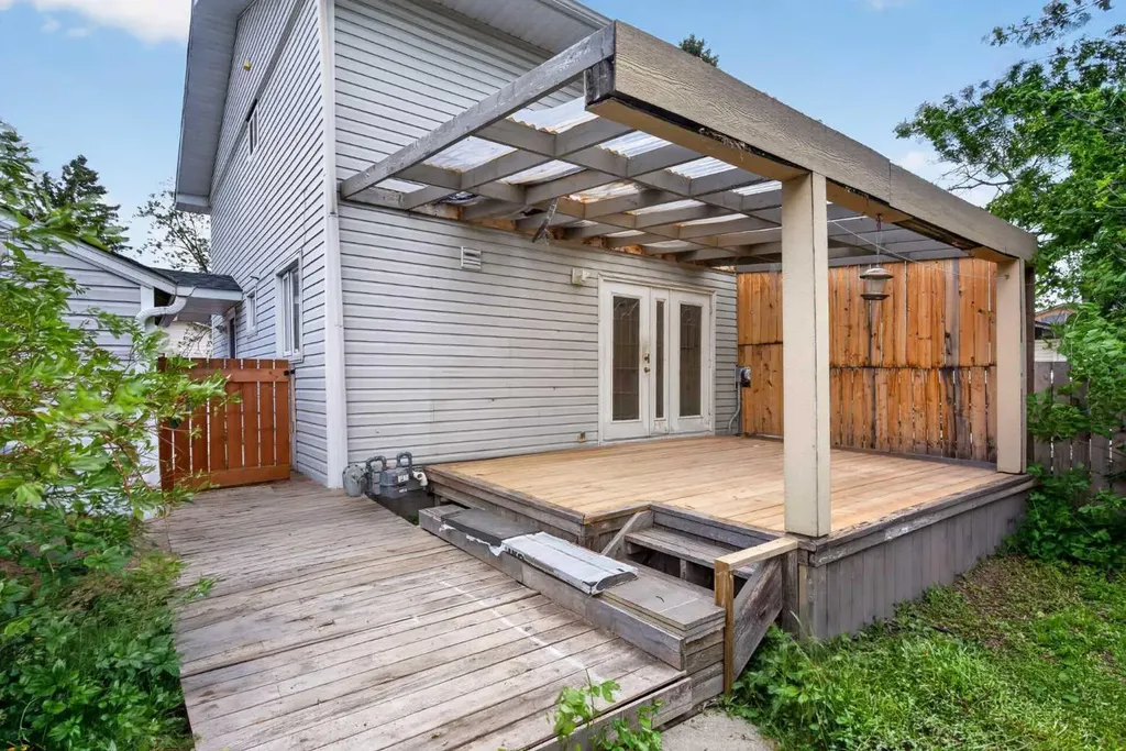 2515 62 Street NE Calgary AB T1Y 2M1