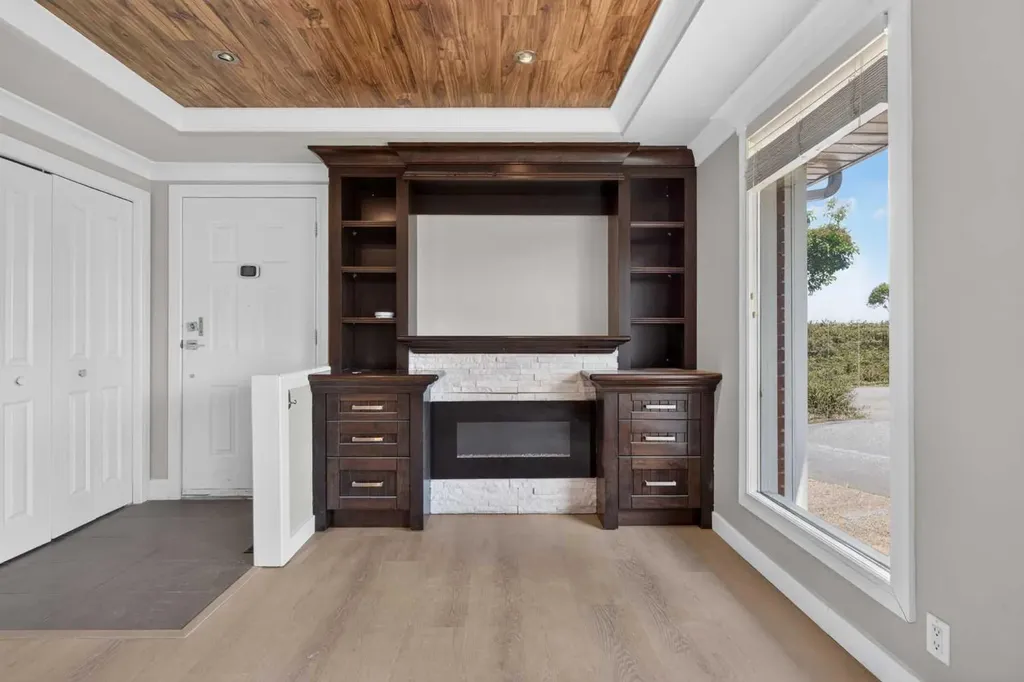 2515 62 Street NE Calgary AB T1Y 2M1