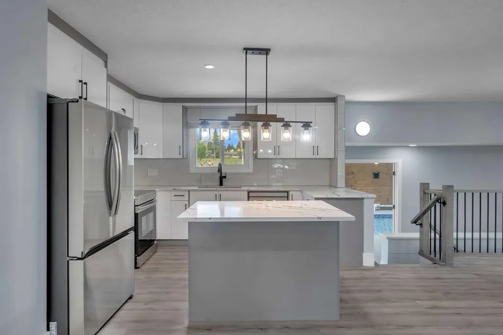 2930 Oakmoor Crescent SW Calgary AB T2V 3Z7