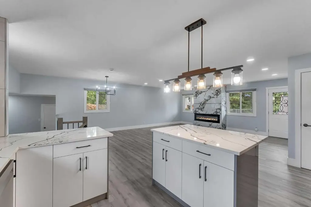 2930 Oakmoor Crescent SW Calgary AB T2V 3Z7