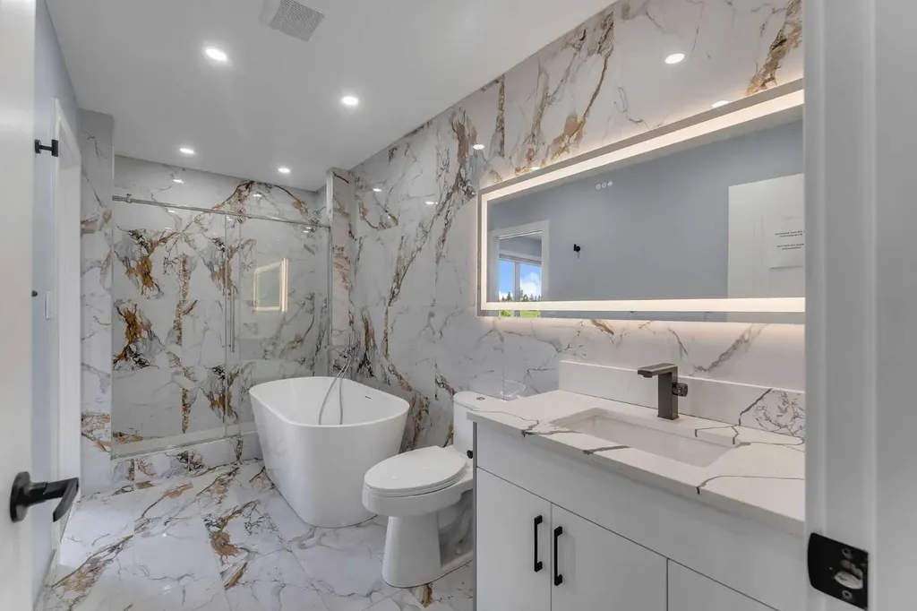 2930 Oakmoor Crescent SW Calgary AB T2V 3Z7