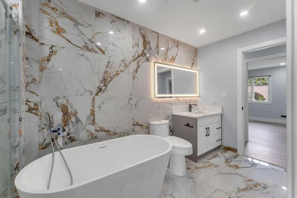 2930 Oakmoor Crescent SW Calgary AB T2V 3Z7