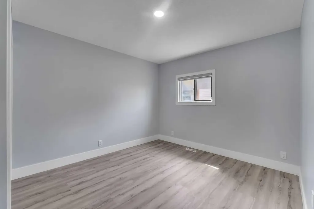 2930 Oakmoor Crescent SW Calgary AB T2V 3Z7