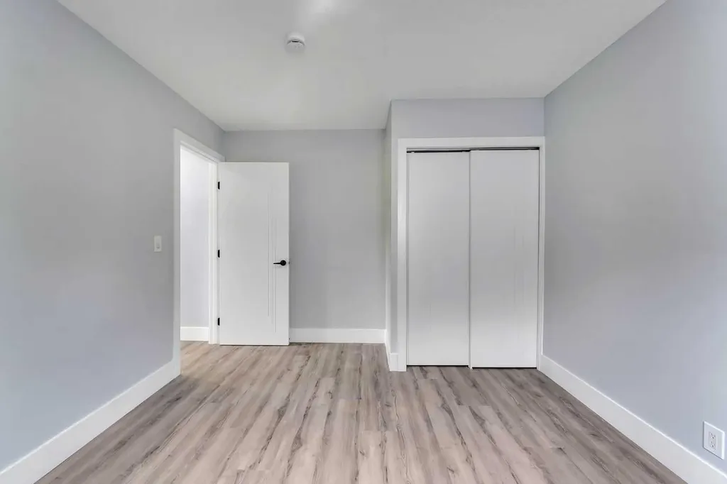 2930 Oakmoor Crescent SW Calgary AB T2V 3Z7