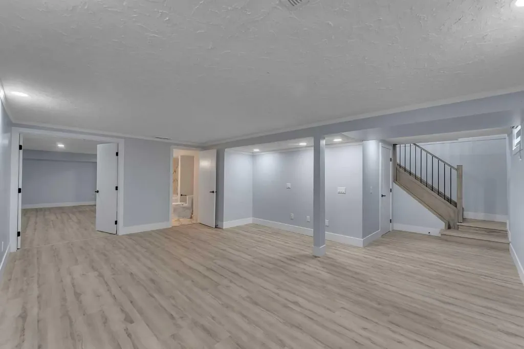 2930 Oakmoor Crescent SW Calgary AB T2V 3Z7