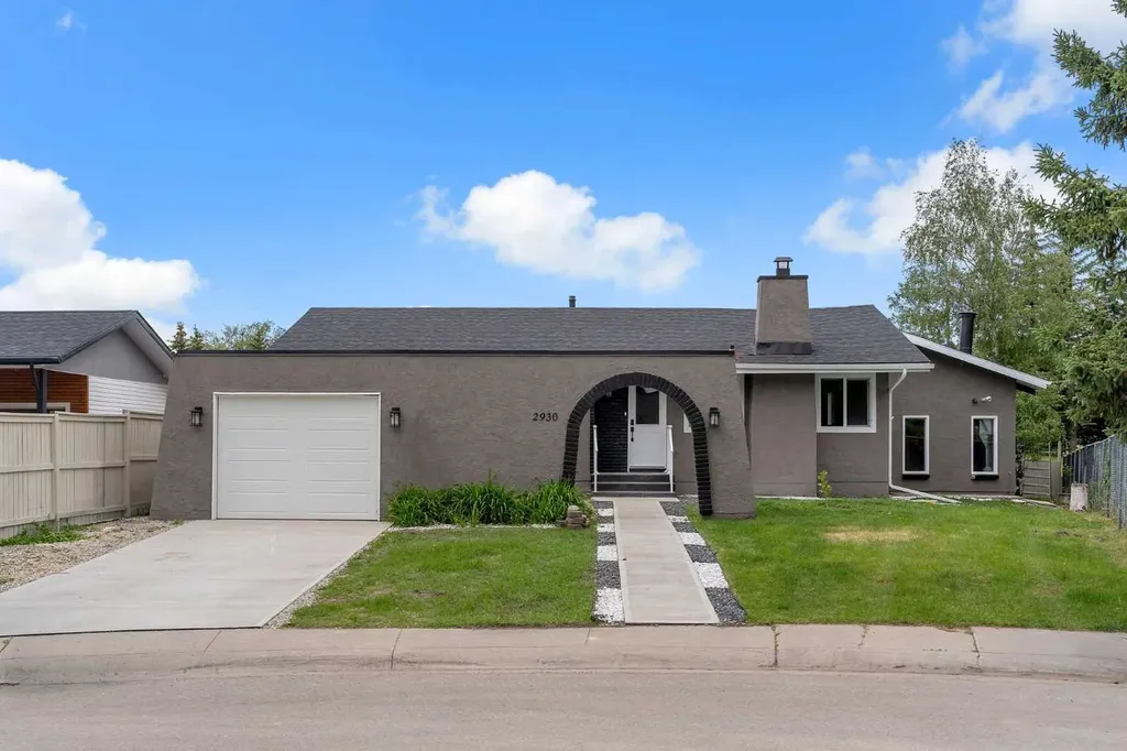2930 Oakmoor Crescent SW Calgary AB T2V 3Z7