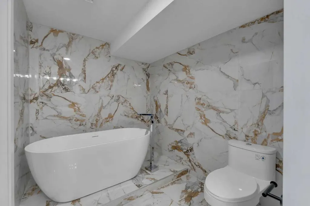 2930 Oakmoor Crescent SW Calgary AB T2V 3Z7