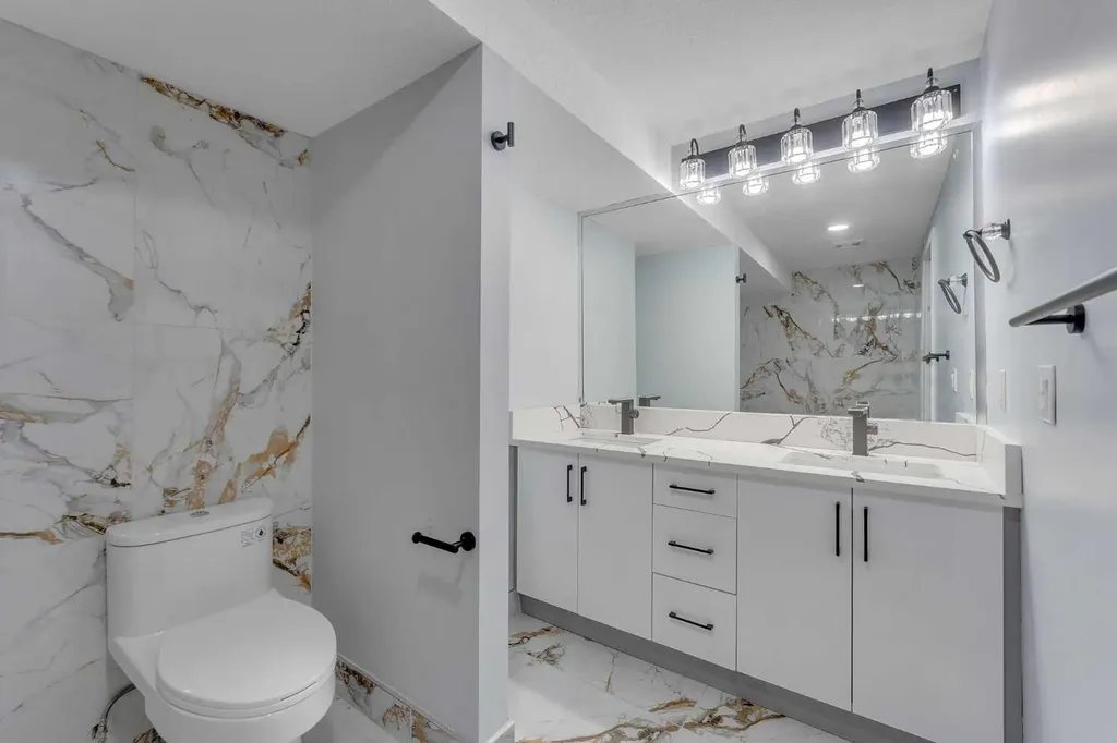 2930 Oakmoor Crescent SW Calgary AB T2V 3Z7