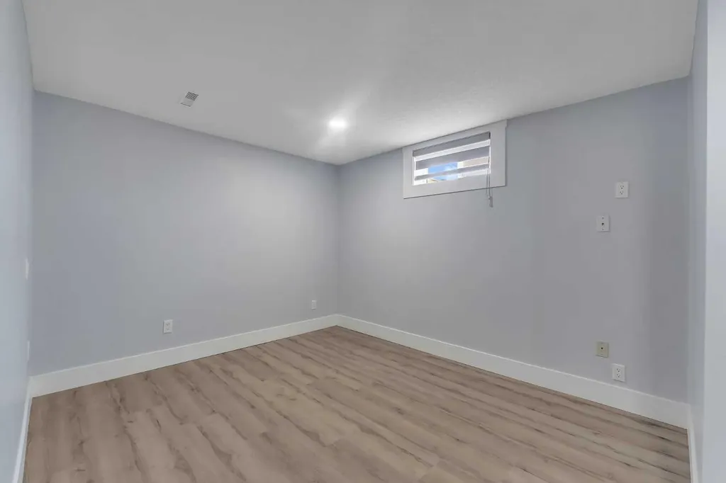 2930 Oakmoor Crescent SW Calgary AB T2V 3Z7
