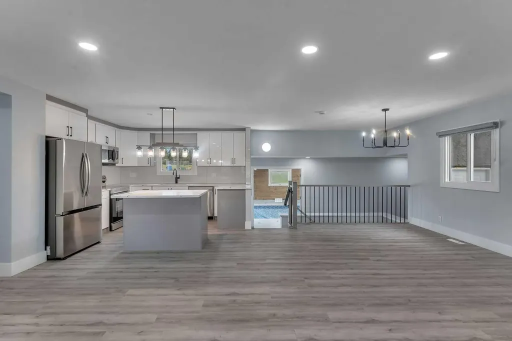 2930 Oakmoor Crescent SW Calgary AB T2V 3Z7