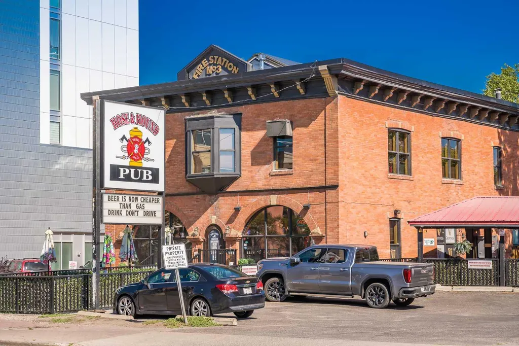 1415 17 Street Calgary AB T2G3V3