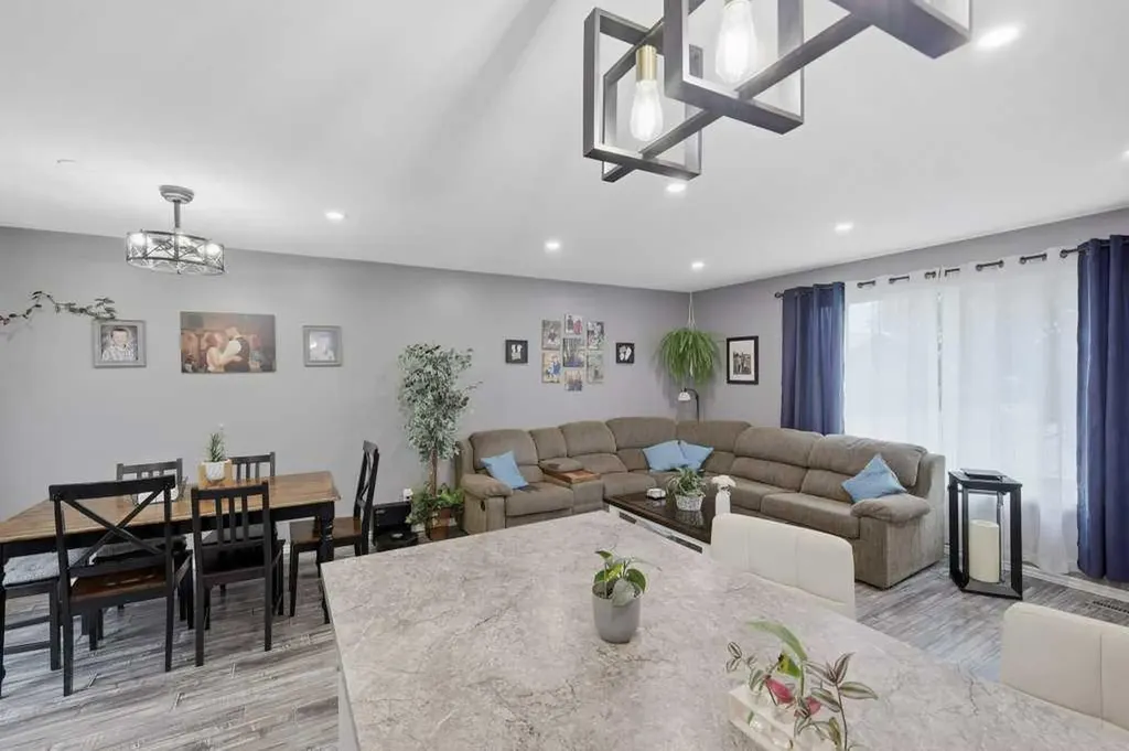 5632 48 Avenue Lacombe AB T4L 1M7