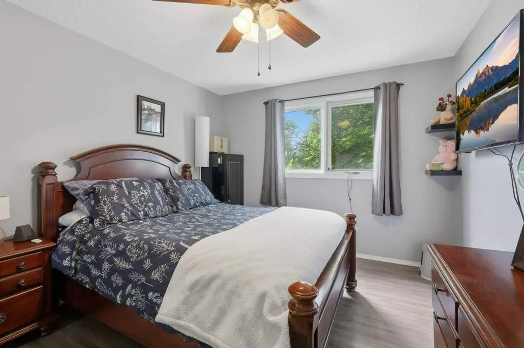 5632 48 Avenue Lacombe AB T4L 1M7