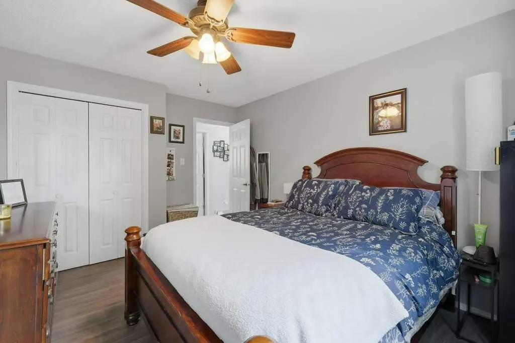 5632 48 Avenue Lacombe AB T4L 1M7