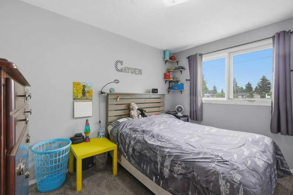 5632 48 Avenue Lacombe AB T4L 1M7