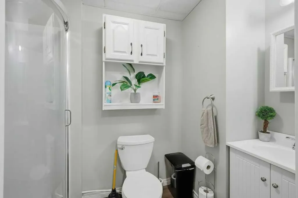5632 48 Avenue Lacombe AB T4L 1M7