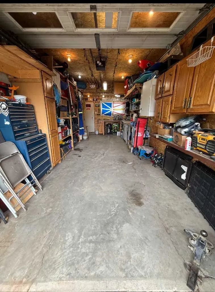 5632 48 Avenue Lacombe AB T4L 1M7