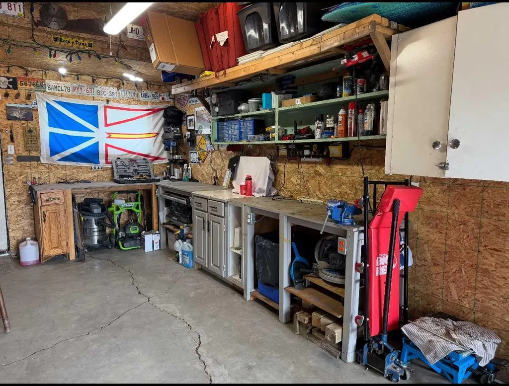 5632 48 Avenue Lacombe AB T4L 1M7