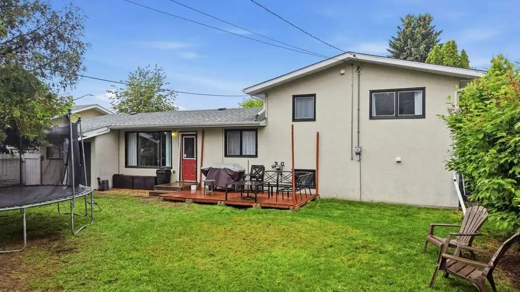 5632 48 Avenue Lacombe AB T4L 1M7