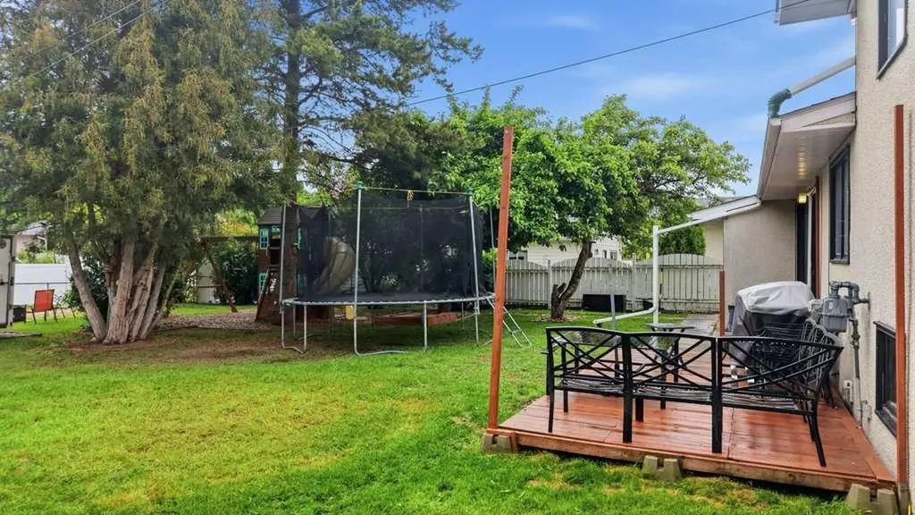 5632 48 Avenue Lacombe AB T4L 1M7