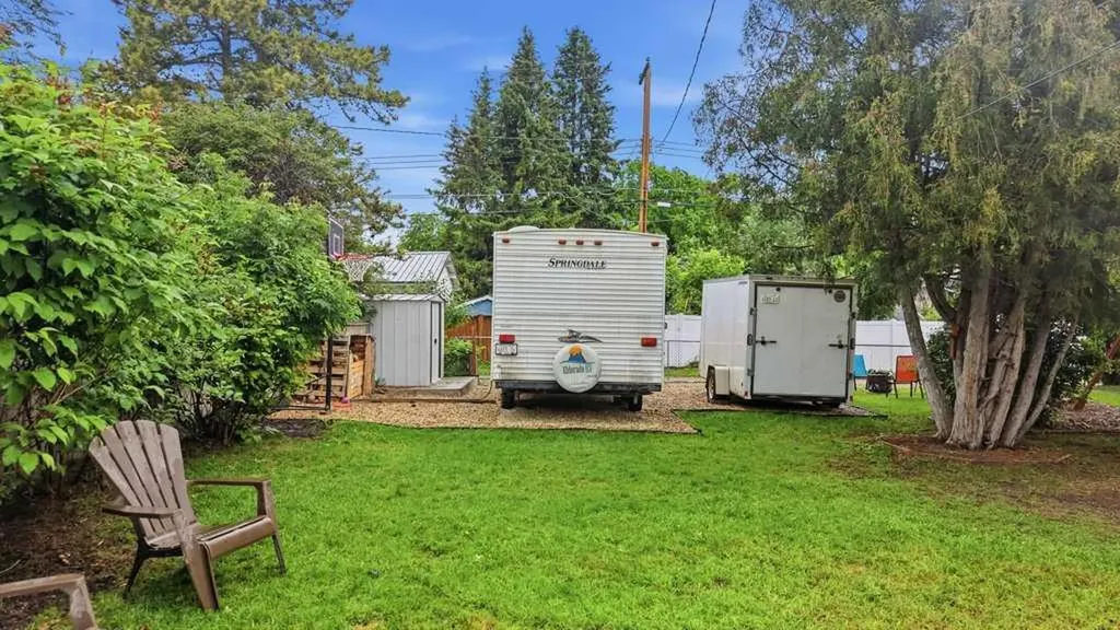 5632 48 Avenue Lacombe AB T4L 1M7