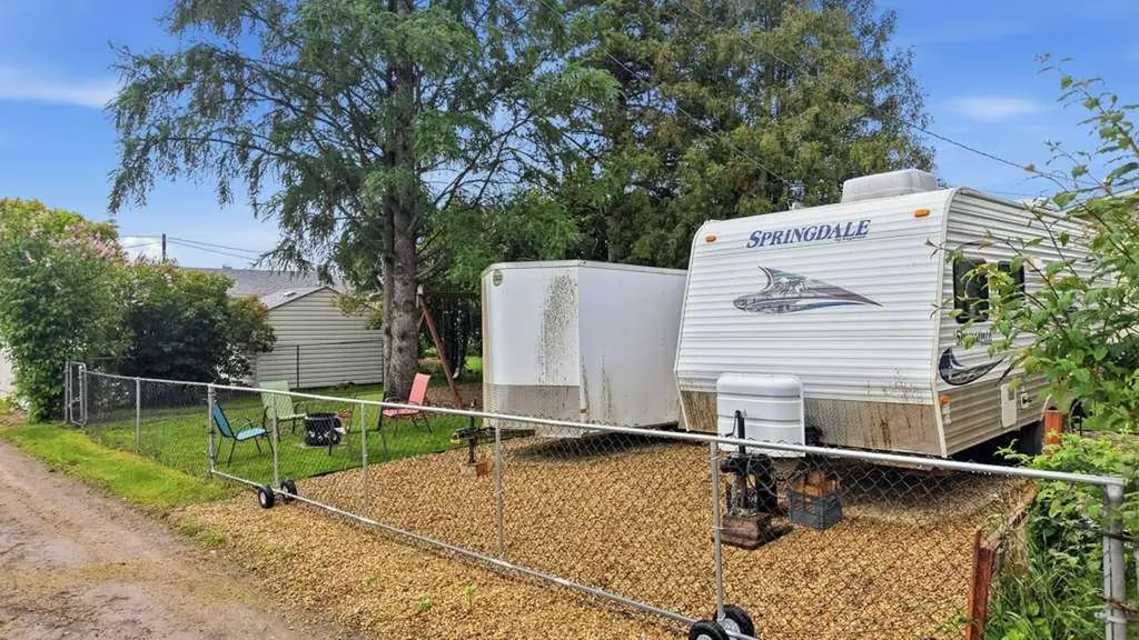 5632 48 Avenue Lacombe AB T4L 1M7