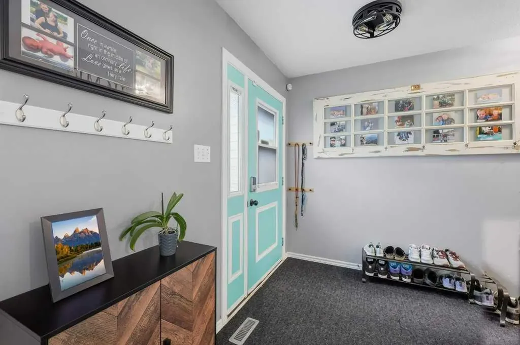 5632 48 Avenue Lacombe AB T4L 1M7