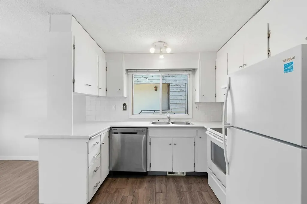 11759 Canfield Road SW Calgary AB T2W1J6