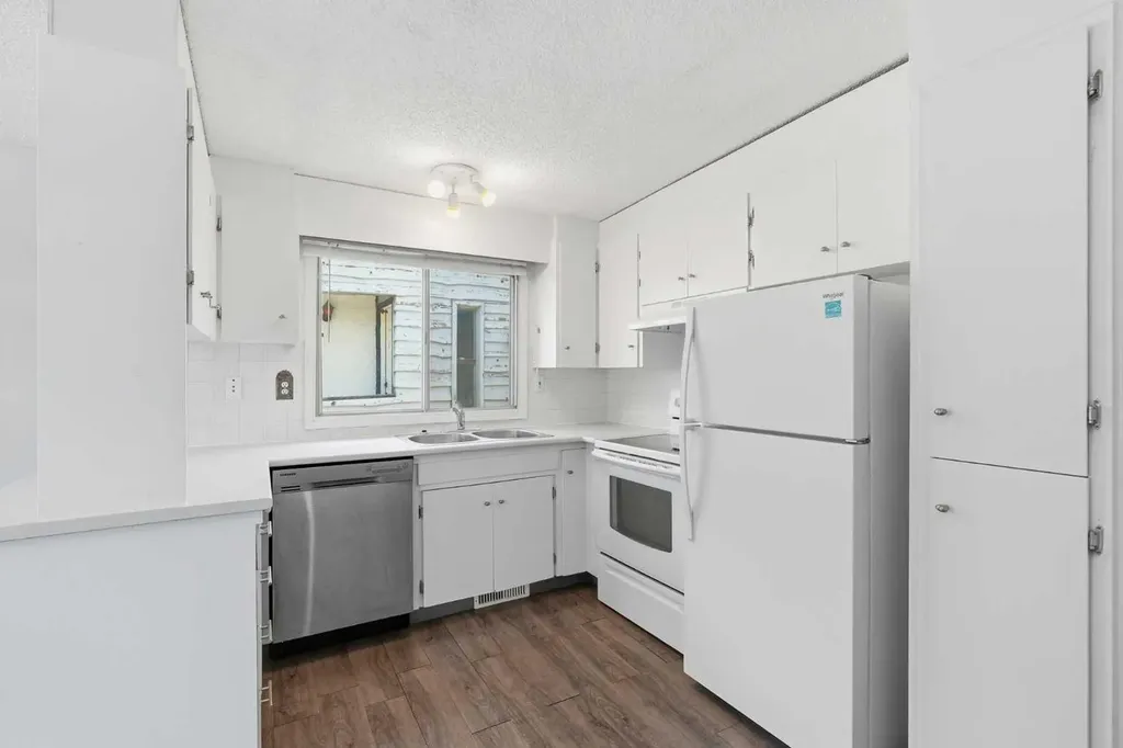 11759 Canfield Road SW Calgary AB T2W1J6