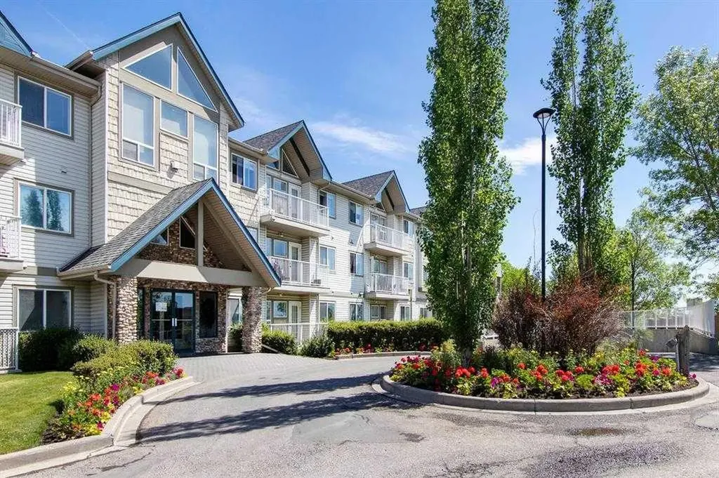 7 Harvest Gold Manor NE Calgary AB T3K 4Y3