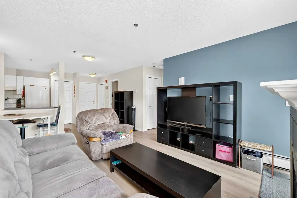 7 Harvest Gold Manor NE Calgary AB T3K 4Y3