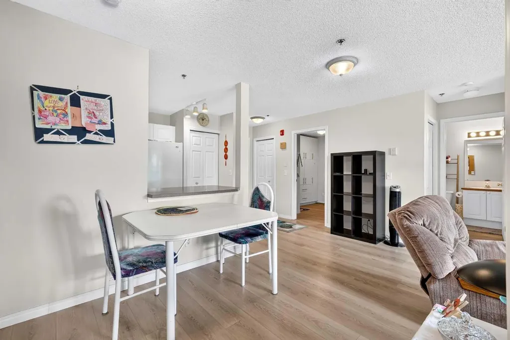 7 Harvest Gold Manor NE Calgary AB T3K 4Y3